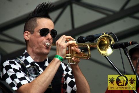 Beer Beer Orchestra (F) 14. This Is Ska Festival - Wasserburg, Rosslau 19. Juni 2010 (2).JPG